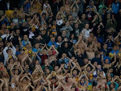 CĐV Ukraine nổi giận vì gặp khó khi đi xem EURO