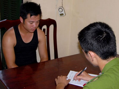 Cướp tài sản, hiếp dâm nữ sinh đang tâm sự cùng bạn trai