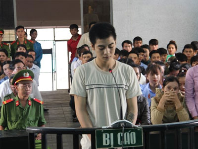 Giành bạn gái trong quán nhậu, thanh niên bị đâm chết