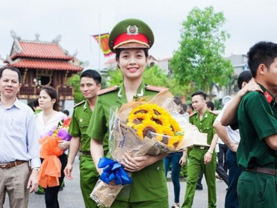 Nữ thủ khoa kép xinh đẹp của Học viện Cảnh sát Nhân dân