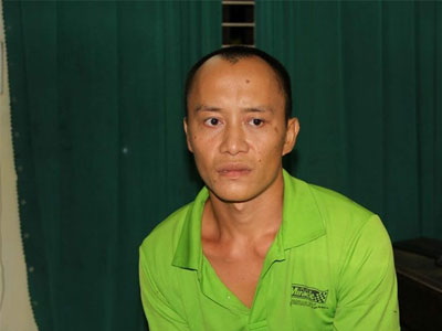 Thanh niên dùng mảnh sành khống chế bé 18 tháng tuổi