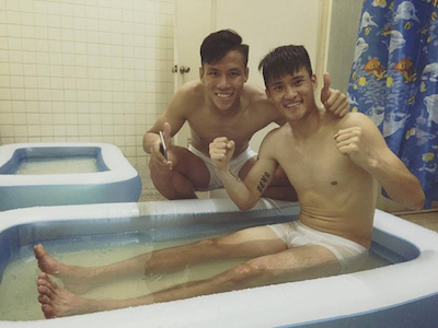 Công Vinh và Quế Ngọc Hải khoe ảnh nóng ăn mừng chức vô địch
