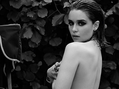 Mỹ nhân "Me Before You" bán khỏa thân táo bạo