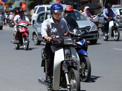 Quý cô Hà thành lái xe kiểu cảm tử