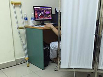 Thực hư bác sĩ Hải Dương chơi game để bà bầu khám thai chờ lâu?