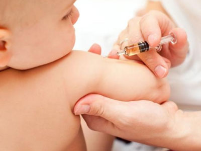 Tiêm 3.500 liều văcxin 5 trong 1 cho trẻ em Hà Nội