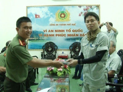 Trả lại 5.000 Yên cho chuyên gia người Nhật làm việc tại Huế