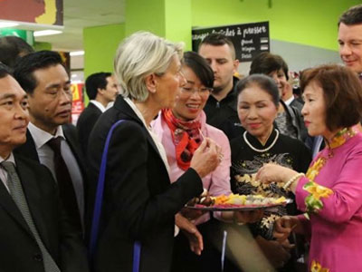 Bia Hà Nội, vải thiều Bắc Giang lên kệ siêu thị châu Âu