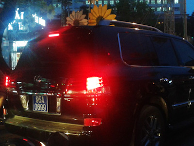Tổng bí thư yêu cầu kiểm tra thông tin "xe Lexus tư biển xanh"