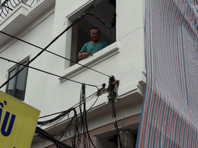 Vụ cột điện "mọc" xuyên nhà dân: Chủ tịch phường lên tiếng