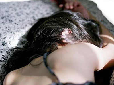 Xem “phim đen”, nữ sinh lớp 8 trao thân cho người đàn ông đã có vợ
