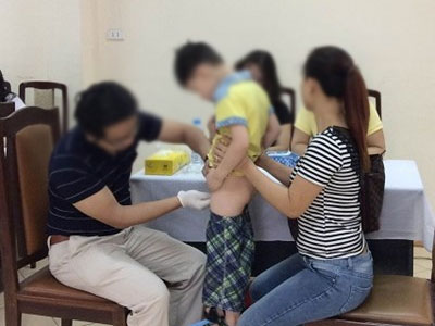 Động trời giữa thủ đô: Cha mẹ đang biến con thành "thái giám"