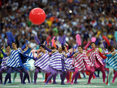 Lễ khai mạc Euro 2016 cuồng nhiệt và đầy sắc màu