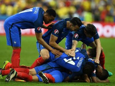 Pháp 2-1 Romania: Thầy trò Deschamps khởi đầu hoàn hảo