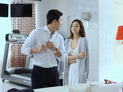 Ý nghĩ và hành động bất thình lình của anh chồng chê vợ quê mùa