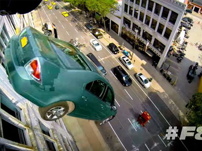 Hậu trường cảnh xe hơi rơi xuống đường phố trong "Fast 8"