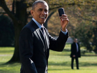 Tổng thống Obama phải dùng điện thoại “như đồ chơi”