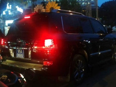 Xe Lexus gắn biển xanh của Phó CT tỉnh chỉ là "giọt nước tràn ly"