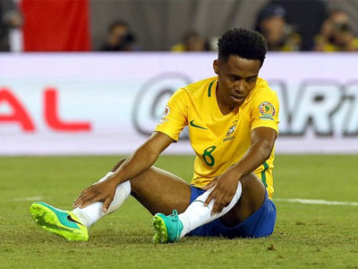 Dunga tức giận đổ lỗi trọng tài khiến Brazil bị loại