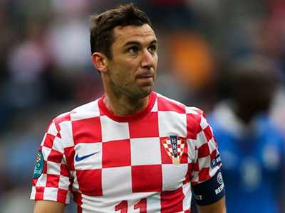 Thủ quân Srna của Croatia nuốt nước mắt về chịu tang cha