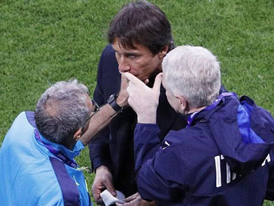 HLV Antonio Conte đã đổ máu trong chiến thắng của Italy