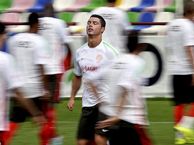 Ronaldo là số 1 Bồ Đào Nha: Buồn thay, quanh anh chỉ toàn Nani
