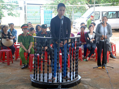 Hạ độc mẹ bằng thuốc chuột, con trai lãnh 9 năm tù
