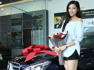Hoa hậu Kỳ Duyên tậu thêm xe sang Mercedes-Benz E200 trị giá 2 tỷ Đồng