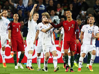 Mắng đối thủ như hát hay, Ronaldo nhận cái kết bất ngờ