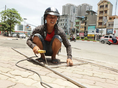 Người lao động quay cuồng trong “chảo lửa” Hà Nội