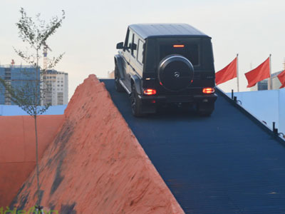 Xem dàn xe địa hình "bày trận" trước Mercedes-Benz SUVenture