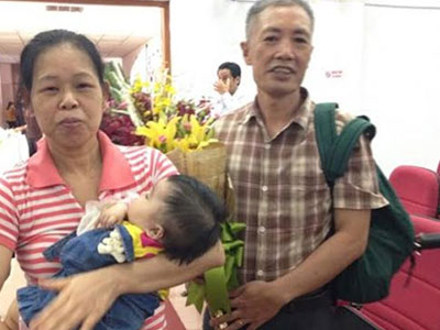 Hạnh phúc vỡ òa đón con đầu lòng ở tuổi 52