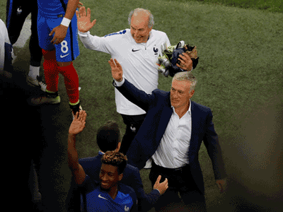 HLV Deschamps thừa nhận sai lầm khi "trảm" Pogba và Griezmann