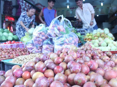 Mận, đào Trung Quốc gắn mác đặc sản Hà Nội xuống phố Sài Gòn