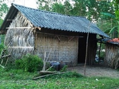 Mẹ 9x bỏ xác con gái ở bụi keo: Bán xe máy, quay lại xin làm phụ hồ