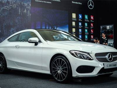 Mercedes-Benz C300 Coupe mới giá 2,7 tỷ đồng tại Việt Nam