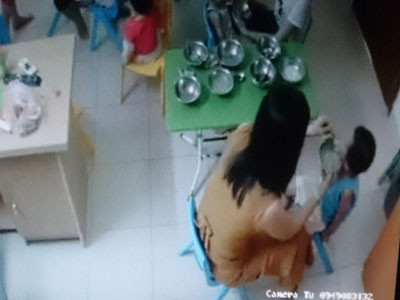 Cô giáo "hành hạ" bé trai 3 tuổi trong bữa ăn: Có dấu hiệu hình sự