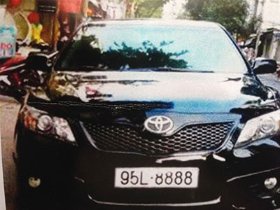 Trưởng phòng CSGT Hậu Giang cấp biển tứ quý cho xe cậu ruột