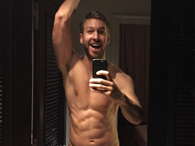 Calvin Harris bị rò rỉ ảnh nude thấy cả "bộ phận kín"?