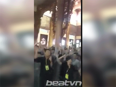 Clip: Hàng trăm bạn trẻ bật nhạc sàn, nhảy múa trong chùa