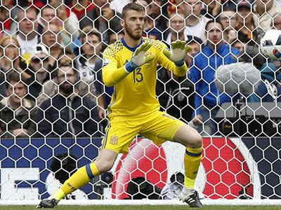 Scandal sex không quật ngã được sự xuất sắc của De Gea