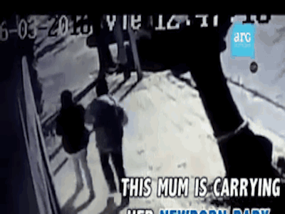 Clip: Người mẹ dùng hết sức bình sinh bảo vệ con 3 tháng khỏi tay kẻ bắt cóc