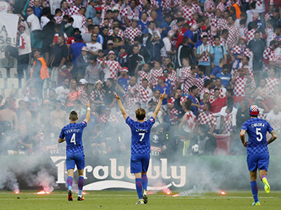 Vì sao CĐV Croatia phá trận đấu của đội nhà