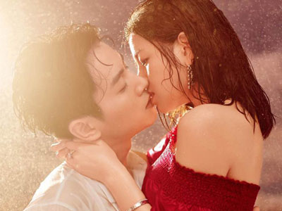 Đôi uyên ương "Thần điêu đại hiệp" hôn nhau nồng nàn