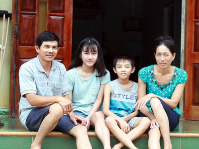 Gia đình "nữ sinh bị cưa chân" xin không đình chỉ bác sĩ