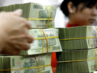 Lãi suất cho vay: Ngân hàng nói giảm, doanh nghiệp vẫn “oằn mình” gánh lãi
