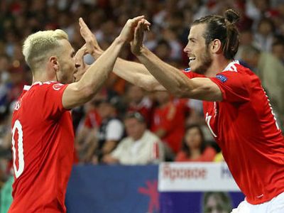 Nga - Xứ Wales: Ba "nhát dao" kết liễu
