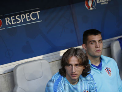 Modric mách nước, giúp đồng đội cản quả phạt đền của Ramos