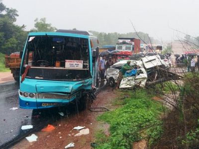 Xe bus chạy quá tốc độ đâm xe tải khiến 8 học sinh Ấn Độ thiệt mạng