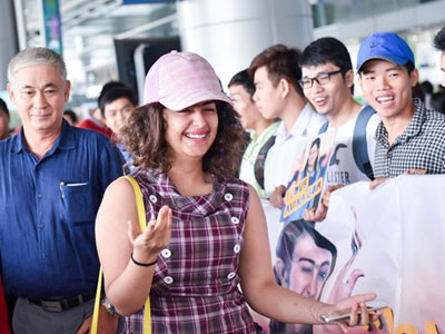 Anandi trong "Cô dâu 8 tuổi" được fan chào đón nồng nhiệt ở sân bay Tân Sơn Nhất